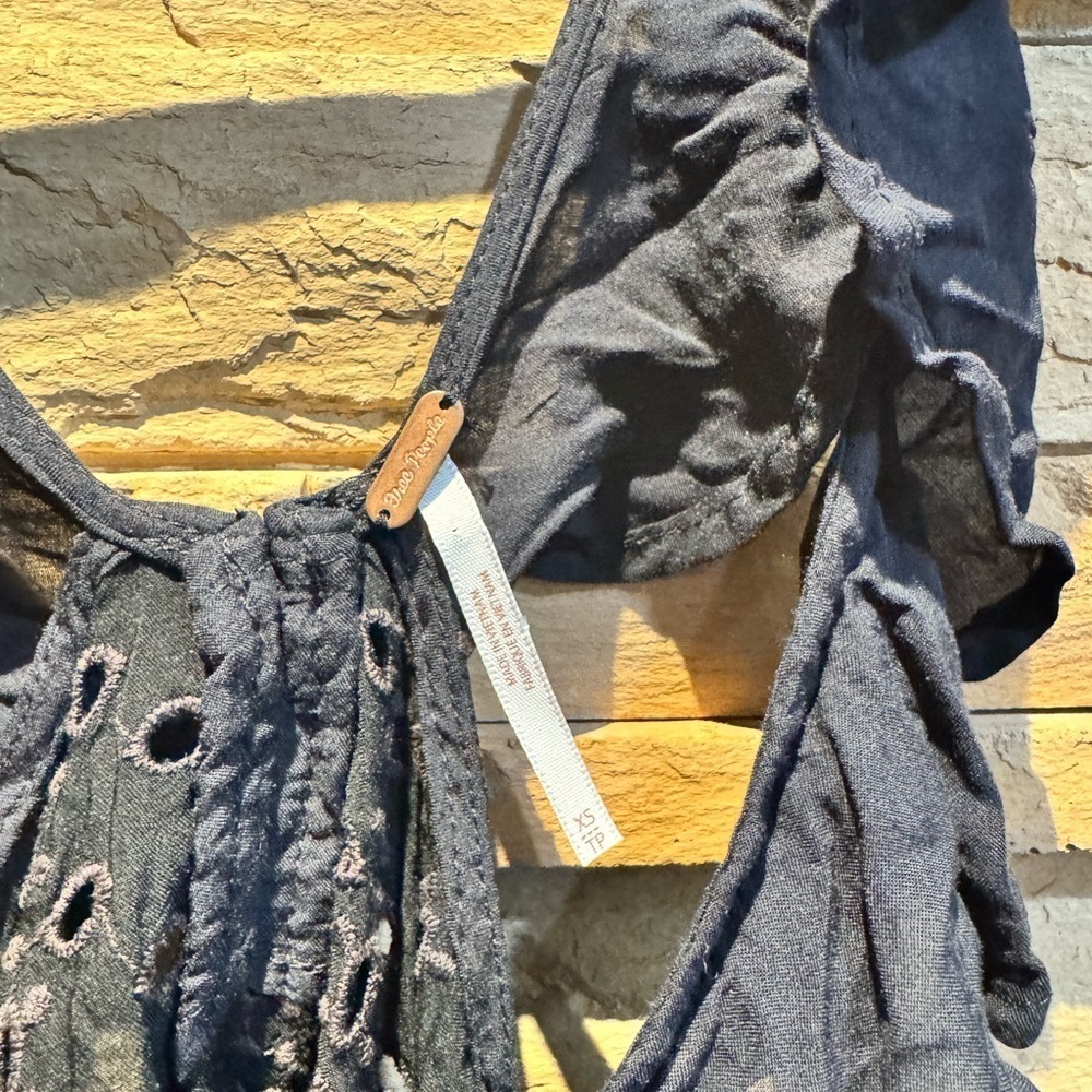 Free People Eyelet Ruffle Top XS - Picture 3 of 3